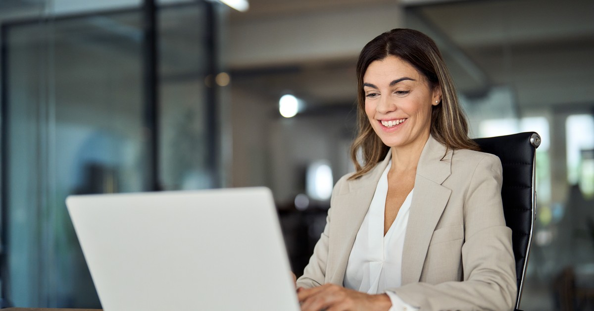 Jacy specjaliści są poszukiwani? Te zawody rosną w siłę, a zarobki to choćby 40 tys. zł [WYWIAD]