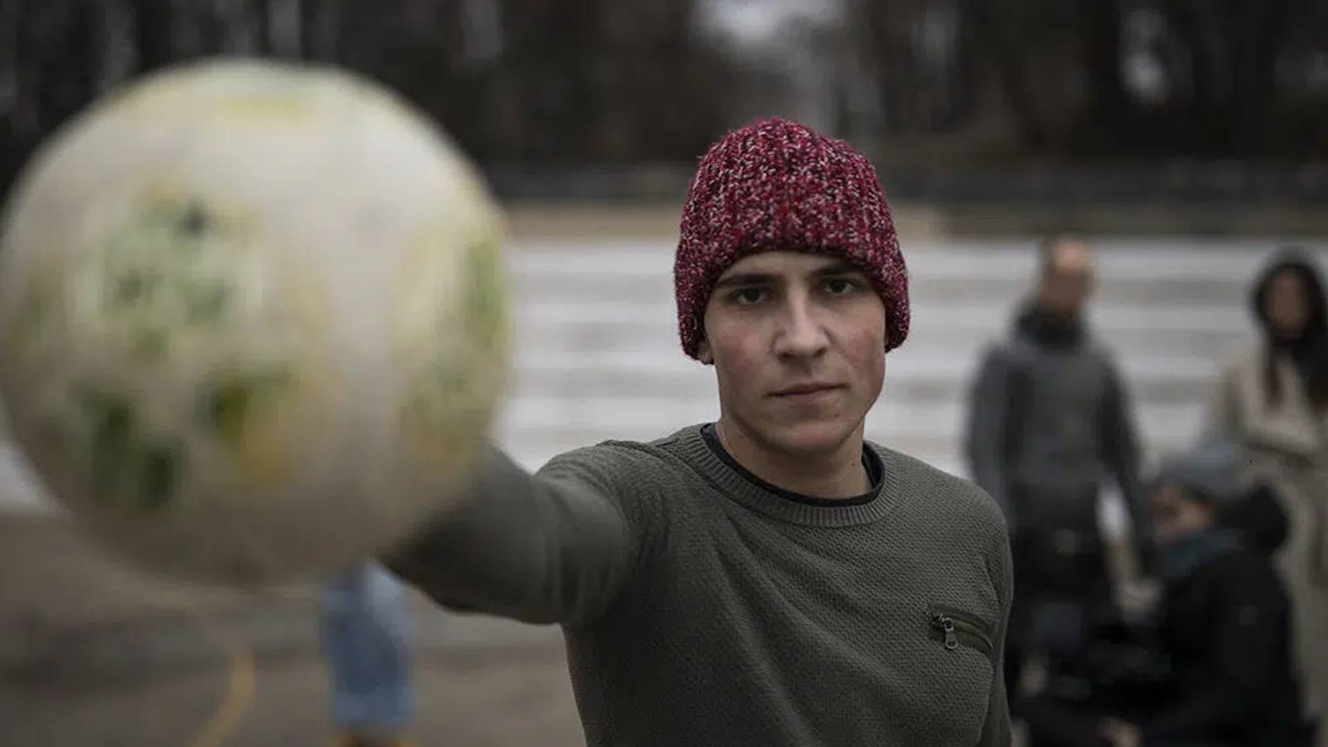 Gledali smo novi domaći bioskopski hit o tamnoj strani fudbala u kojoj sija Zlatni dečko