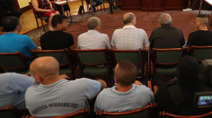 Összesen tizenöt ember ült a vádlottak padján: négyen tényleges életfogytiglani szabadságvesztést kaptak, a többiek összesen 52 évet /Fotó: Isza Ferenc