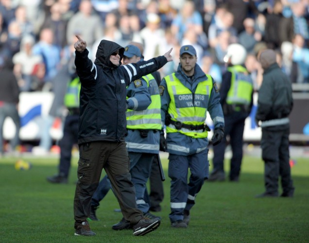 Kibic zmarł po bijatyce na ulicy. Mecz został przerwany
