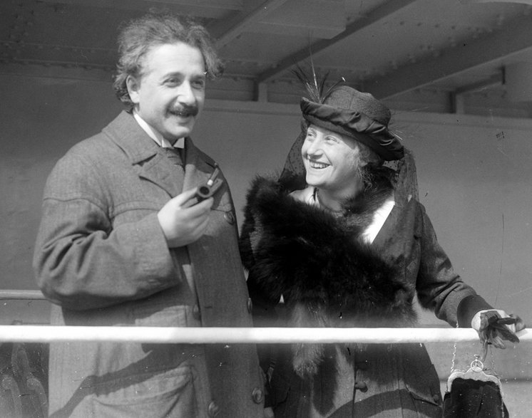 Albert Einstein z drugą żoną Elzą w 1921 r. – para była ze sobą do jej śmierci w 1936 r.