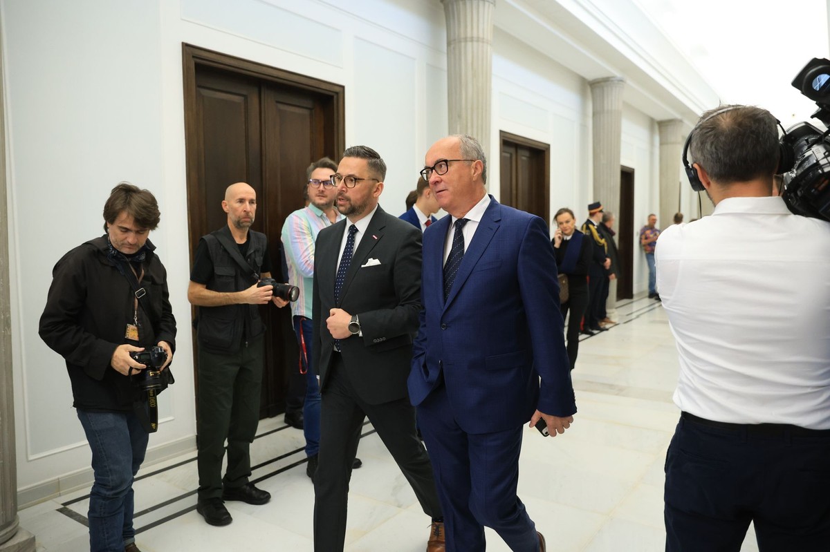 Współprzewodniczący Nowej Lewicy Włodzimierz Czarzasty (C-P) oraz poseł Lewicy Marcin Kulasek (C-L)