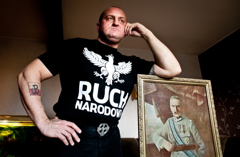 Marian Kowalski - wyróżniający się posturą kandydat został wystawiony przez Ruch Narodowy. Wcześniej Kowalski był m. in. rzecznikiem ONR i członkiem UPR. Podobnie jak inni narodowcy, w Europarlamencie ma zamiar przede wszystkim podkreślać negatywne strony członkostwa w UE. 