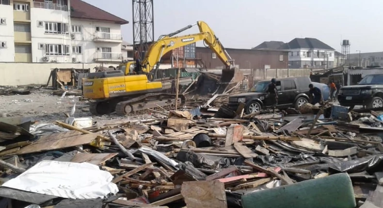 Government to demolish 785 buildings on waterways