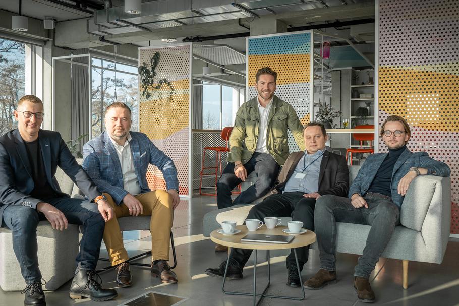 Założyciele i inwestorzy SeedsBot. Od lewej: Adam Grabowski, Grzegorz Fidyka, Marek Zmysłowski, Radosław Piechnik i Maciej Kołodziejczyk