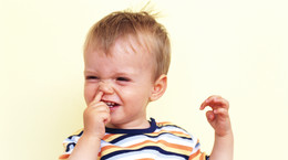 Dłubanie w nosie -  jak oduczyć dziecko? Przyczyny i skutki nawyku