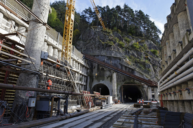 Budowa tunelu Gotthard Base Tunnel w Szwajcarii