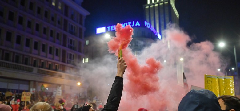 Trzy momenty, w których policja eskalowała napięcie w Warszawie. Relacja z protestów przy TVP