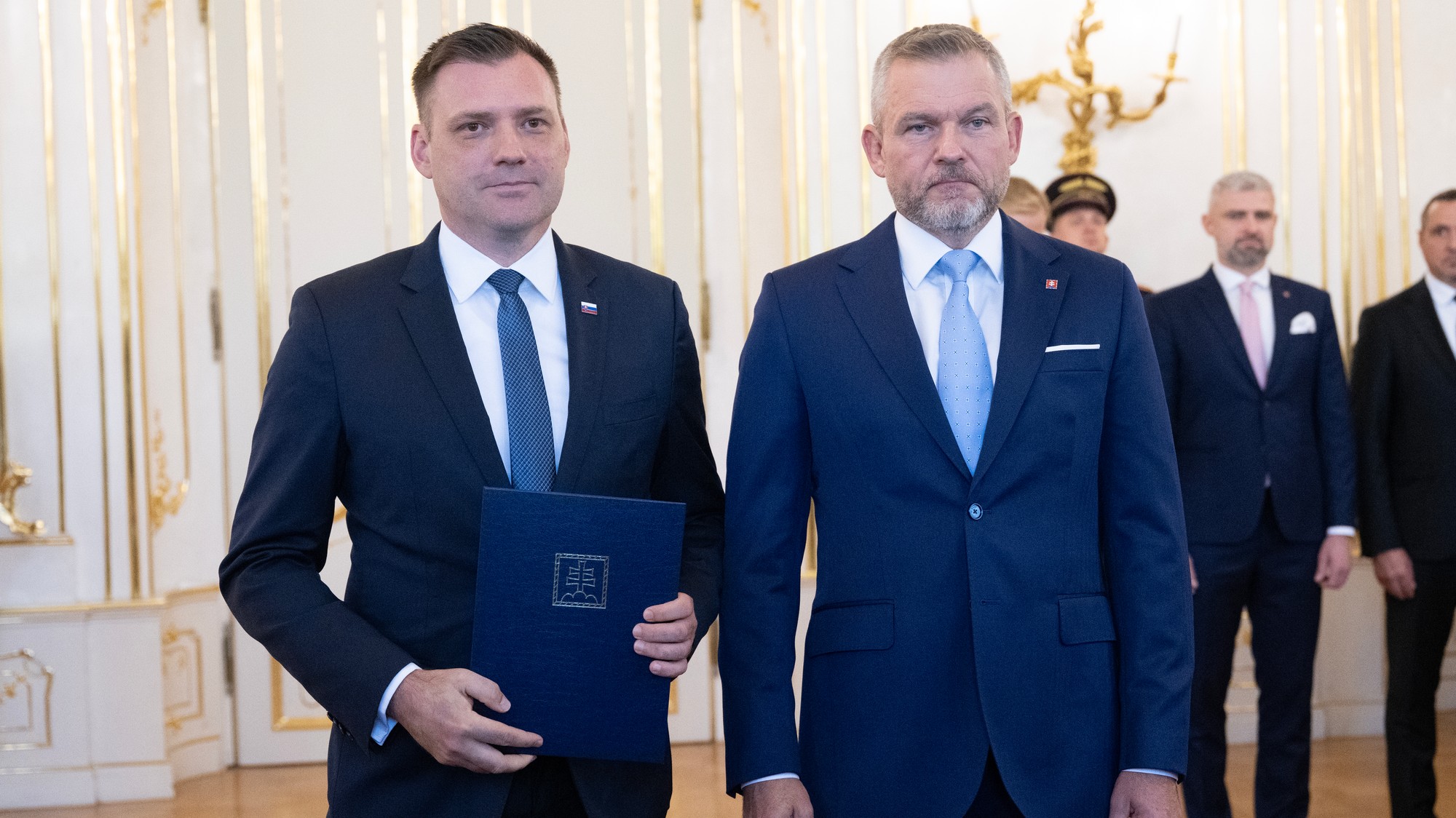 Minister životného prostredia (MŽP) SR Tomáš Taraba (vľavo), ktoré z funkcie odvolal prezident SR Peter Pellegrini (vpravo) v Prezidentskom paláci v Bratislave v stredu 30. septembra 2026.