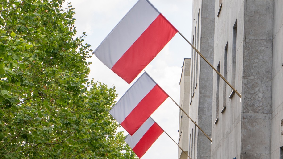 Jak Prawid owo Zawiesi Flag Ka dy Polak Powinien To Wiedzie 