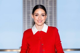 Olivija Palermo dominira u lekciji kako da ponesete klasiku i budete u centru pažnje! Prošetala je Njujorkom u crvenom kardiganu, a mi smo takav našli za 2.400 dinara