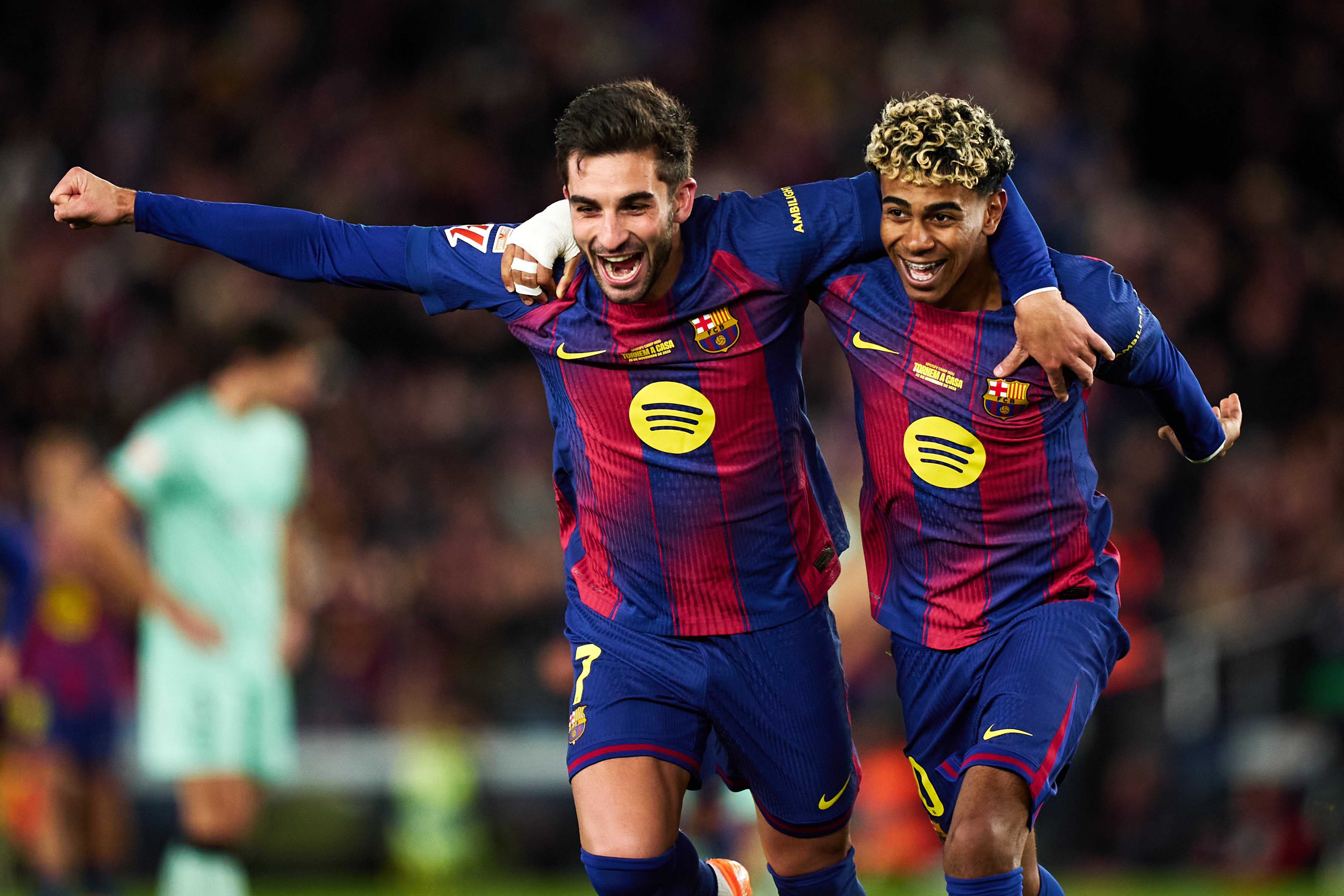 Tras 909 días: Barça golea 4-0 y es líder provisional en el Camp Nou