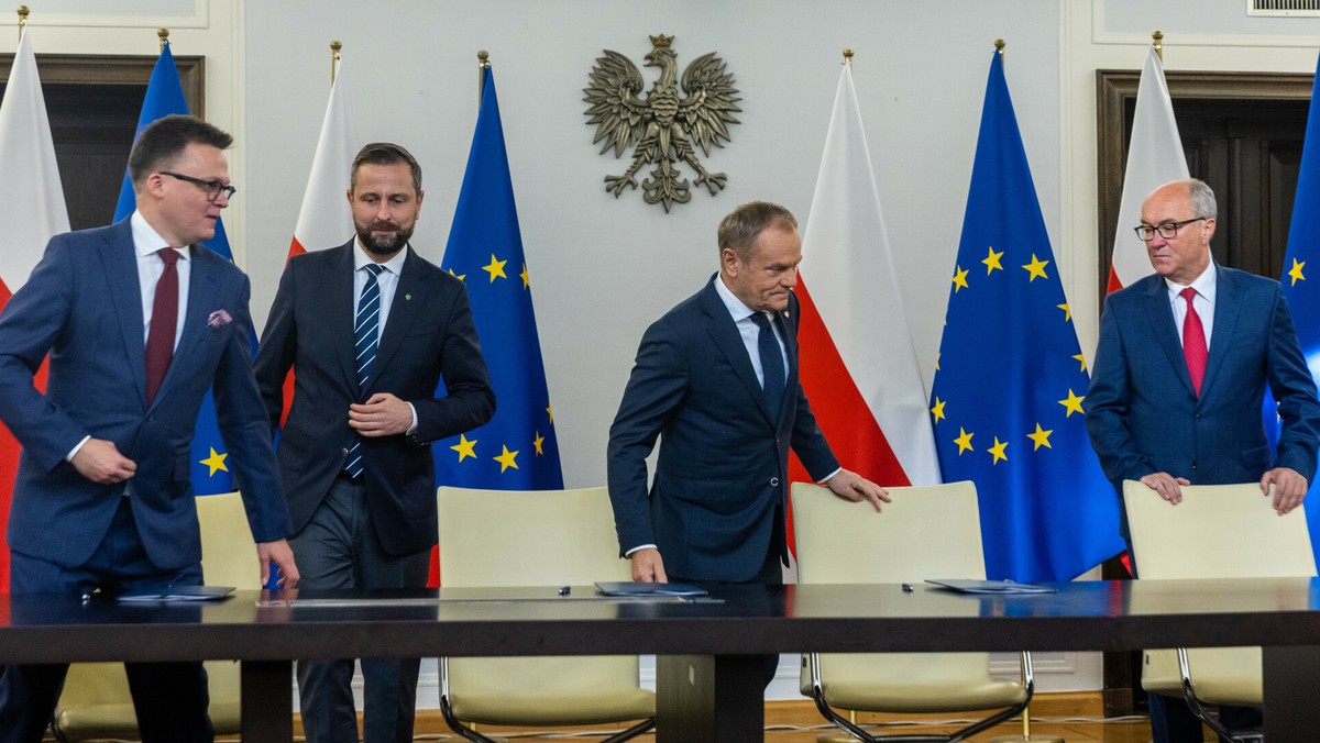 Szymon Hołownia zapowiada konflikt o fotel marszałka Sejmu, grozi wojną w obozie władzy [Źródło: Onet]