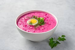 Rewelacyjny chłodnik z botwinką od Magdy Gessler. Już nigdy nie zrobisz go inaczej