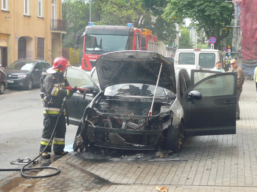 Pożar nissana na Widzewie