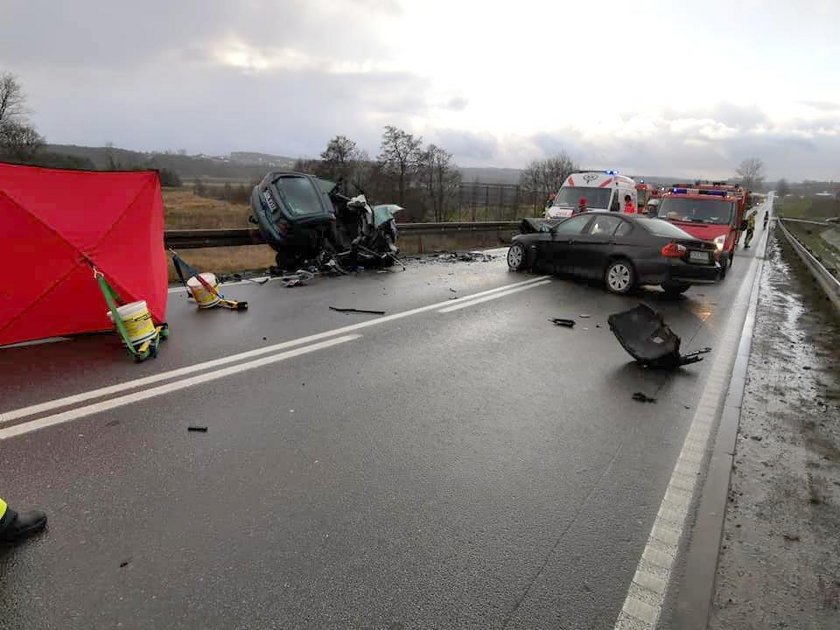 Tragiczny wypadek na krajowej "7". Jedna osoba nie żyje, trzy są ranne