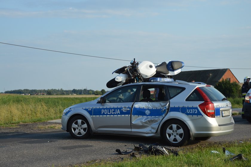 Motocykl wpadł na radiowóz