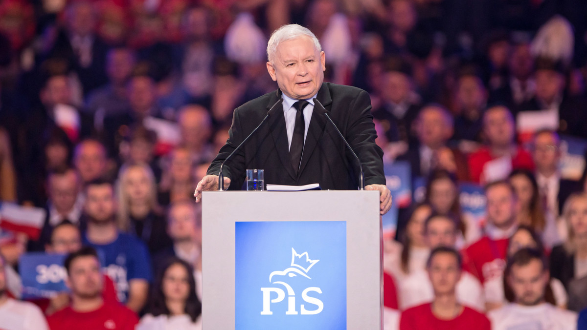 Obietnice wyborcze PiS. Jarosław Kaczyński przedstawił swój "hat-trick"