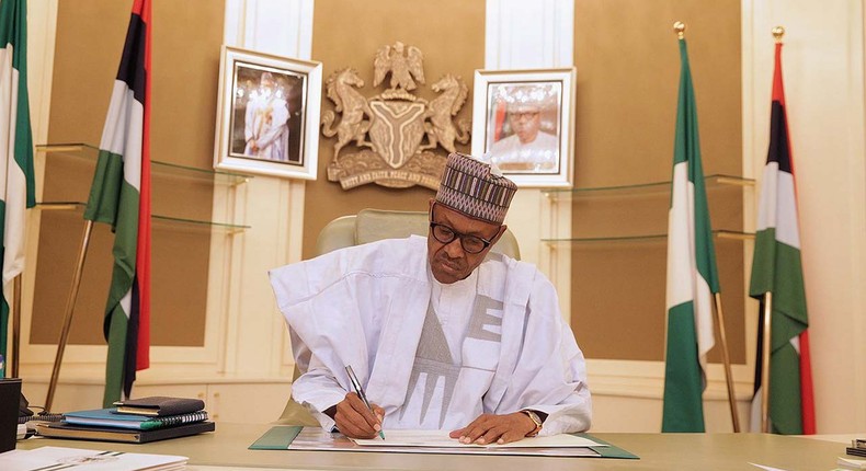 Buhari signs Executive Order 007, okays construction of 794km of roads