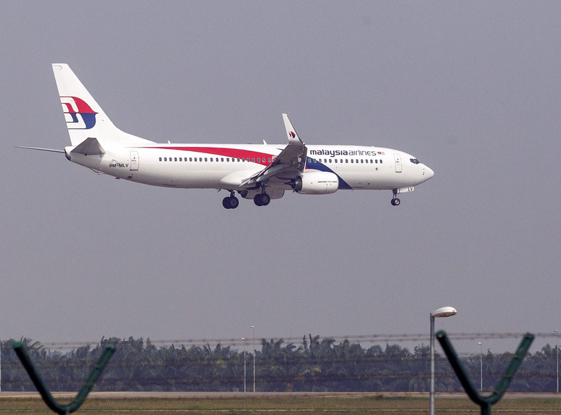 Samolot linii Malaysian Airlines podchodzi do lądowania na lotnisku w Kuala Lumpur