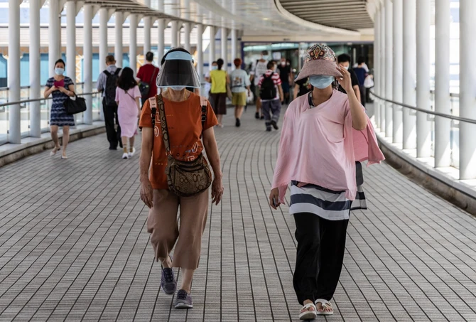 Raste interesovanje za vizire koji se njačešće nose uz maske