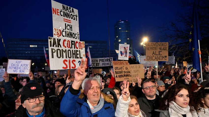 Protesti u Slovačkoj protiv premijera Fica | Foto: Reuters