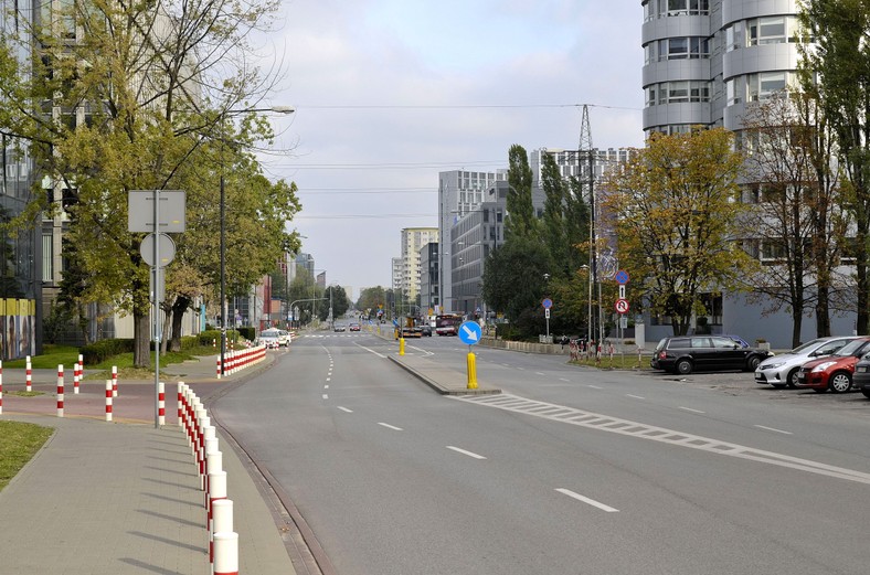 Ulica Domaniewska na wysokości ul. Postępu, Warszawa. Autor: Adrian Grycuk - Praca własna, CC BY-SA 3.0 pl.