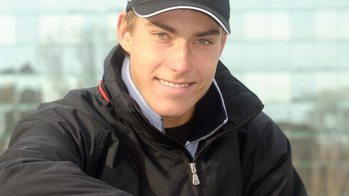 Jerzy Janowicz, polski tenisista zajmujący obecnie 26. miejsce w światowym rankingu, nie próżnuje i ostro trenuje. W czasie wolnym od treningów poświęca się innej swojej pasji, grom komputerowym.