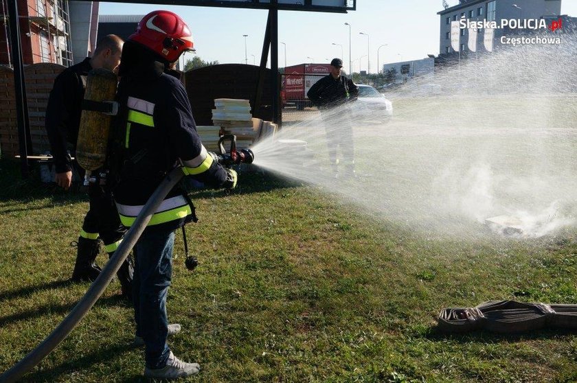 Płacisz mandat albo nosisz worek z trupem - szokująca akcja policji w Częstochowie