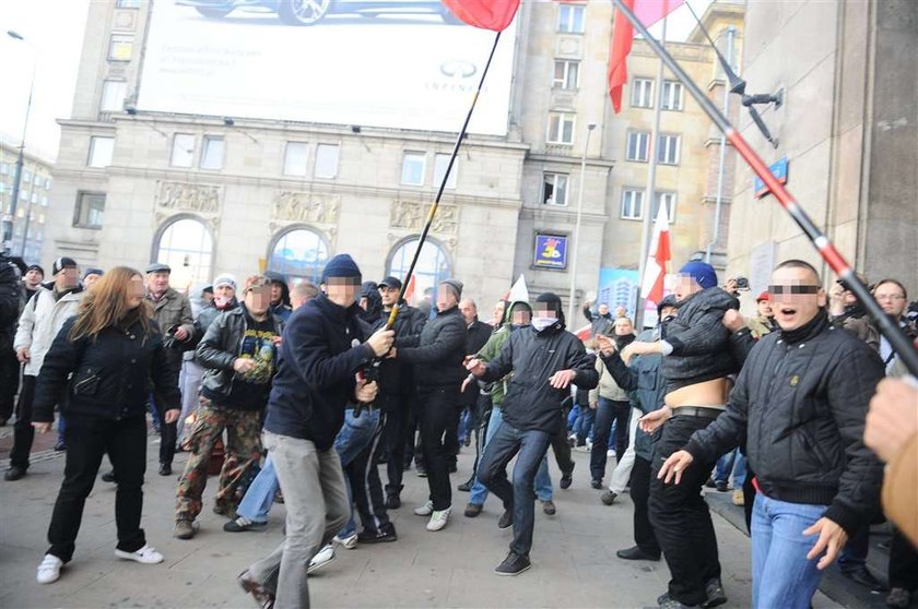 Zadyma podczas Marszu Niepodległości