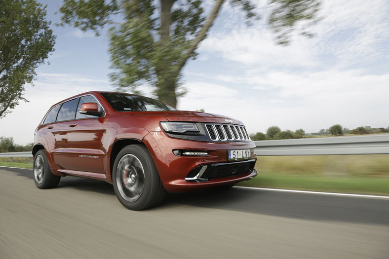 Jeep Grand Cherokee SRT duży i ciężki, ale bojowo nastawiony