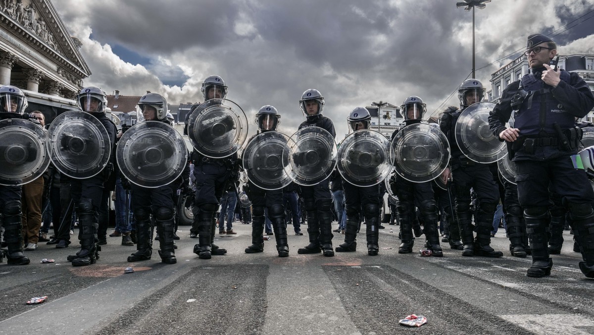 Riot Police Disperse Far-Right Hooligans At Place de la Bourse - Brussels