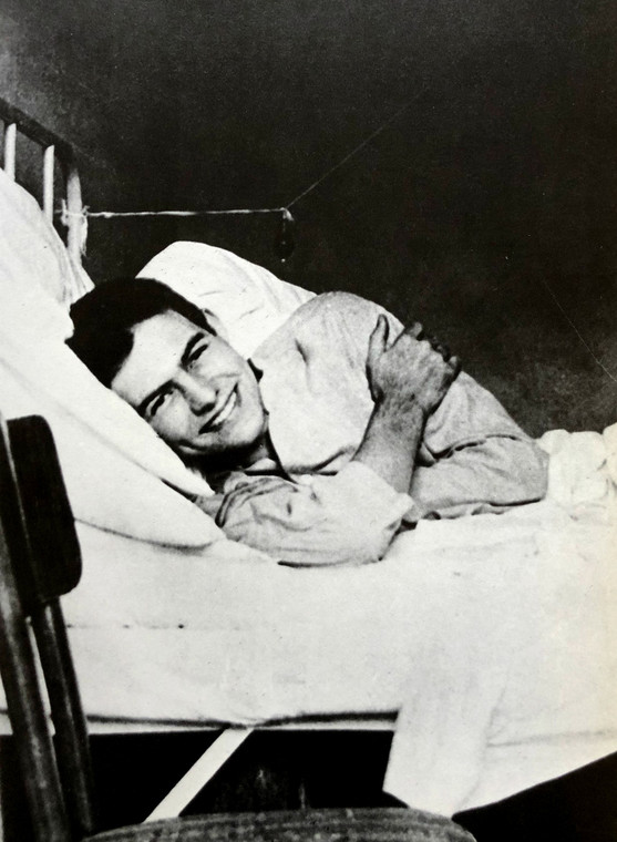Ernest Hemingway w mediolańskim szpitalu w 1918 r.