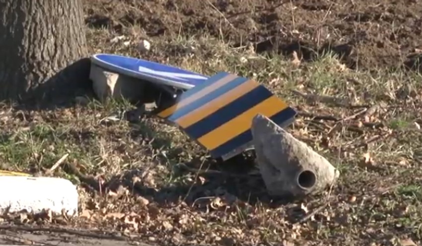 Uništeni saobraćajni znaci širom Obrenovca