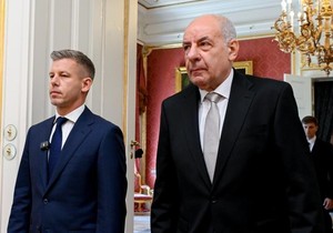 Od pobede na izborima i smene vlasti Viktora Orbana, novi mađarski premijer Peter Mađar više je puta pozivao Tamaša Šujoka da se povuče, što ovaj odbija | Foto: EPA