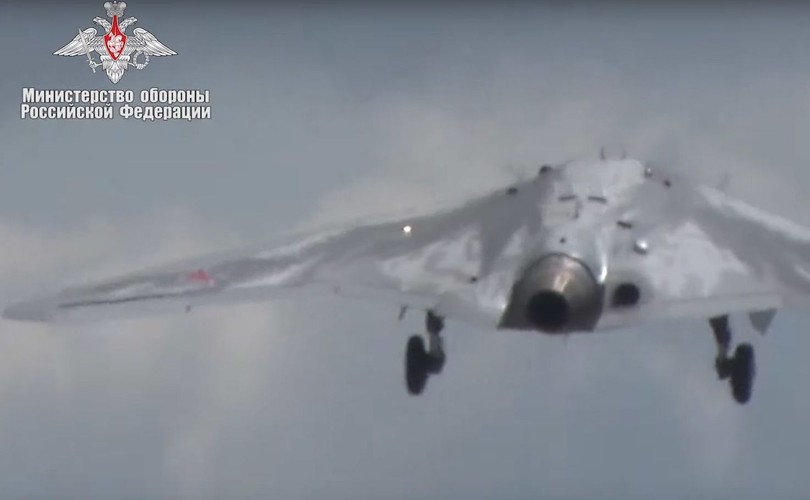 Ciężki dron bojowy S-70