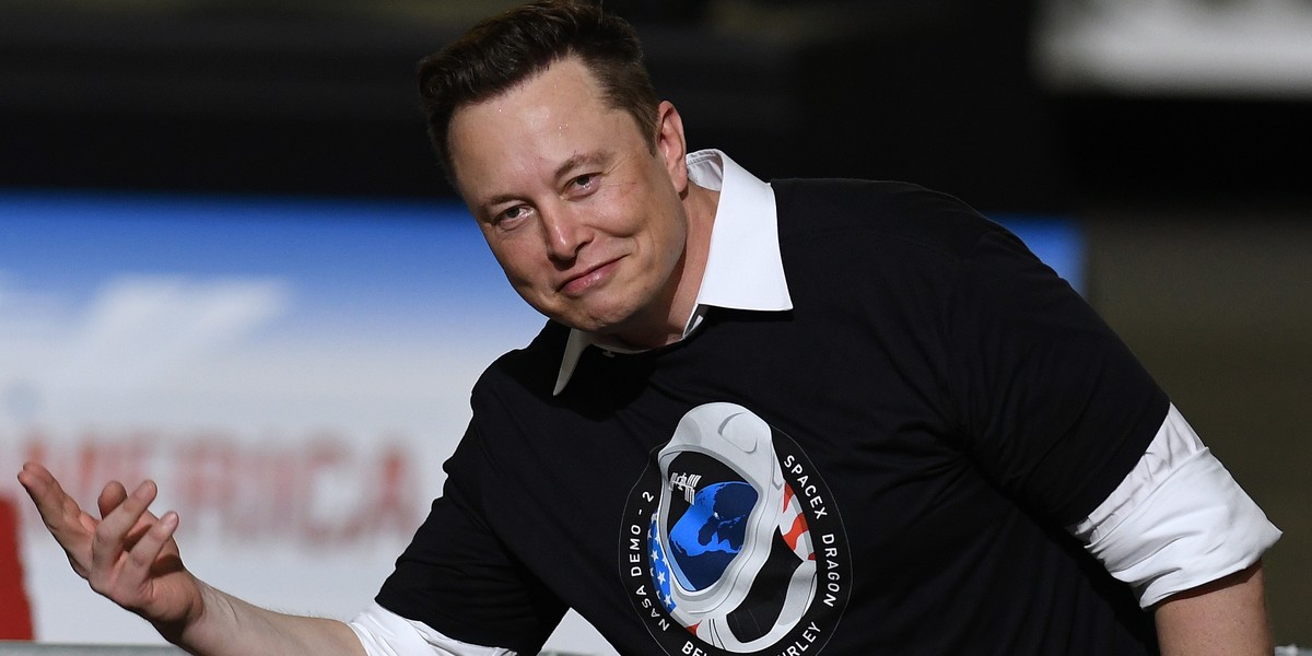 Elon Musk wzbogacił się o ponad 40 mld dol. od początku 2020 r. I przegonił majątkiem Warrena Buffetta