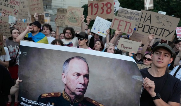 Demonstranti traže ostavku generala Oleksandra Sirskog u Kijevu 18. jula