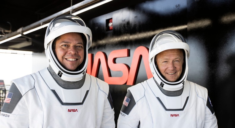 nasa astronauts doug hurley bob robert behnken spacesuits launch complex 39a spacex demo2 demo 2 crew dragon test flight dress rehearsal may 23 2020 EYvN3ynVcAETZUx