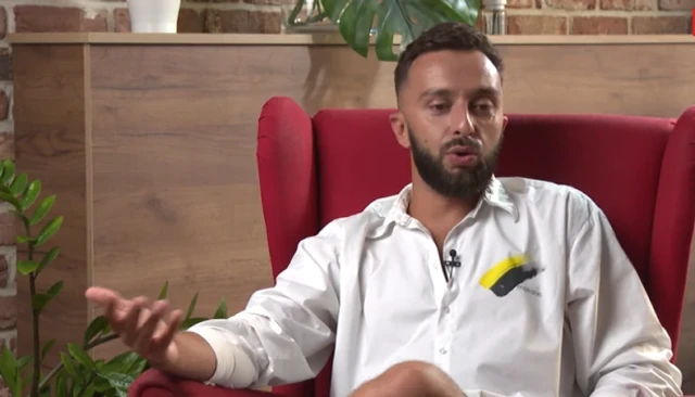 "DEDA PRDA KOJI SVE PRIČA UVIJENO!" Darko Tanasijević iznenadio izlaganjem