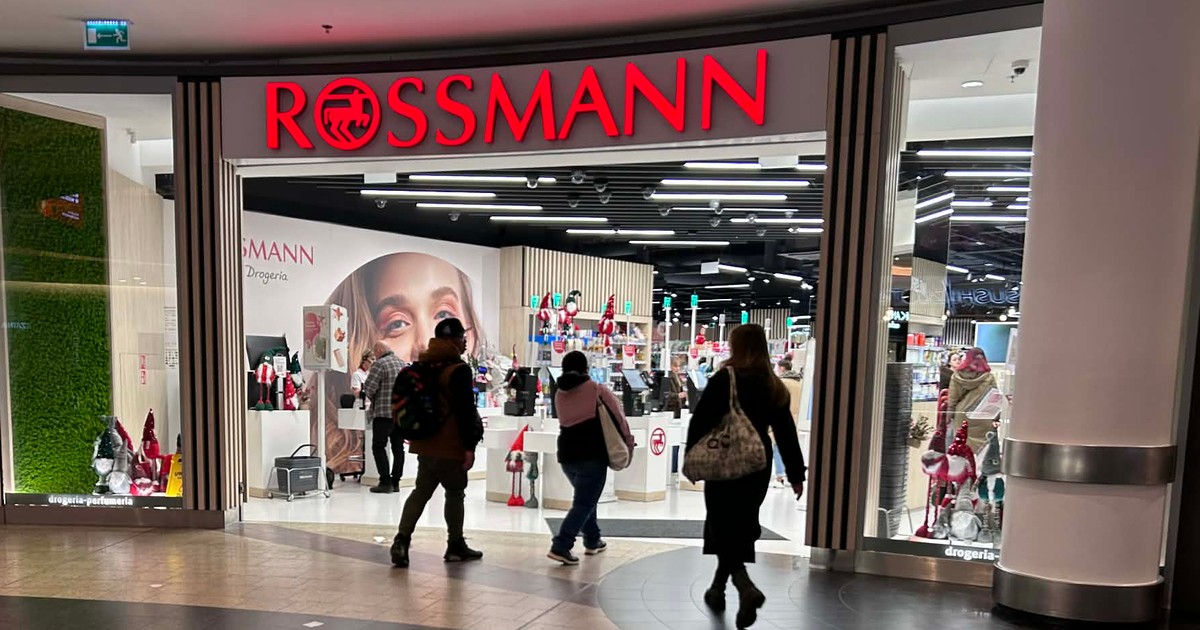 Polki w Rossmannie pakują pełne koszyki. Przecenili na 99 gr, a do tego jeszcze 1+1 gratis