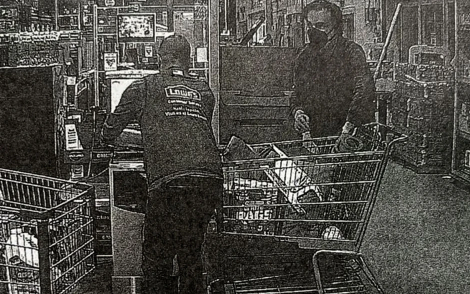 Brajan 1. januara kupuje sredstva za čišćenje, ali i hladna oružja