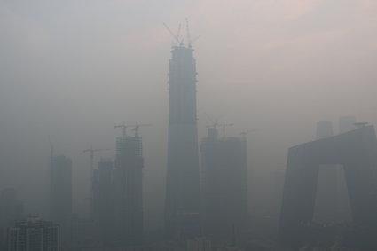 "Pomarańczowy alarm" w Pekinie. Stolica Chin walczy z poważnym zanieczyszczeniem