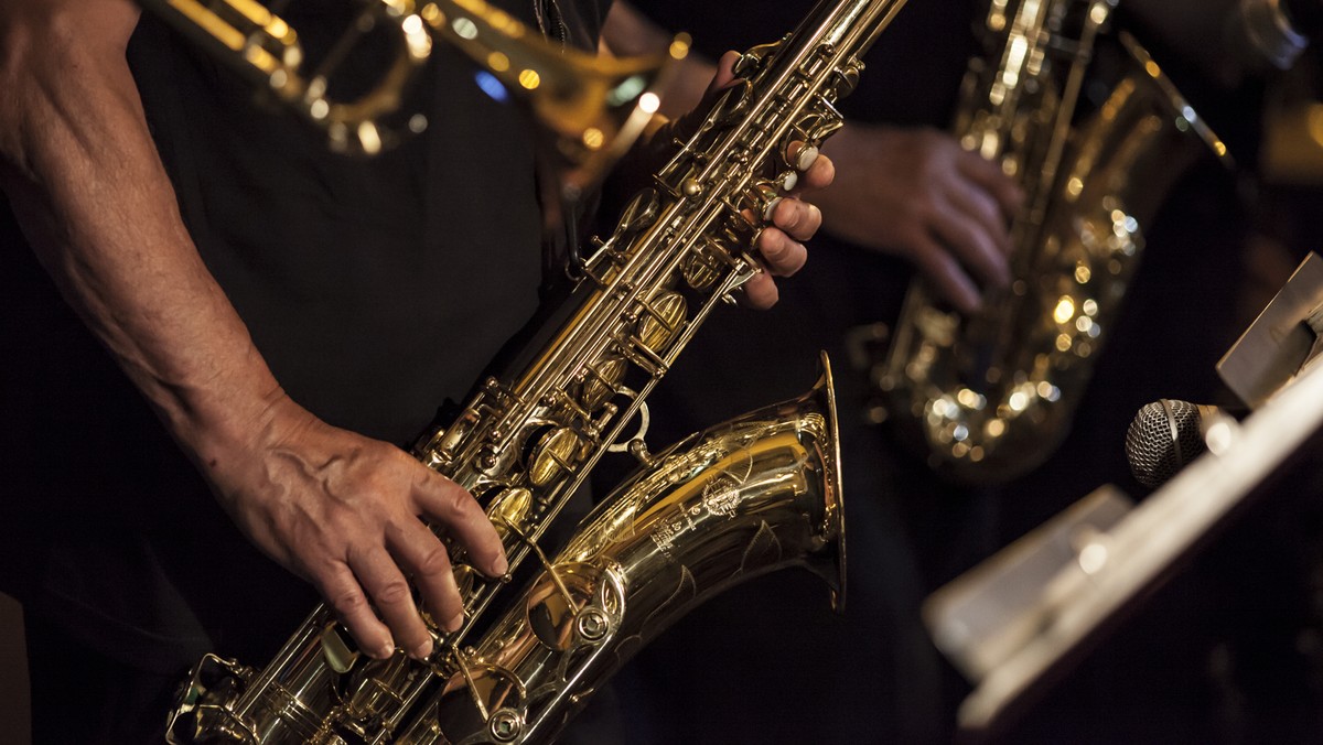 Podróż w głąb kultury tańca jazzowego, jego historii oraz różnorodnych odmian czeka na widzów najnowszego spektaklu Kieleckiego Teatru Tańca "Zobacz Jazz". Premierę przedstawienia, do którego choreografię stworzyli francuscy artyści, zaplanowano na piątek.