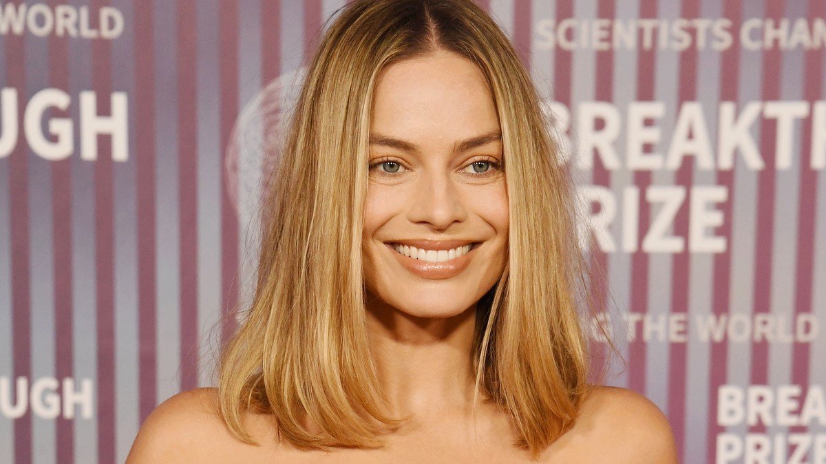 Margot Robbie először villantotta meg hatalmas terhespocakját a vörös szőnyegen: lélegzetelállító a kismama – fotók