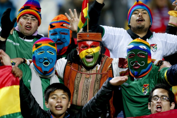 Piękne fanki i szaleni kibice na Copa America