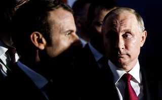 Macron i Putin bliżej siebie, ale wciąż daleko