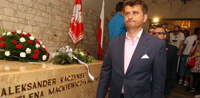 Palikot w krypcie na Wawelu. Złożył kwiaty, ale...