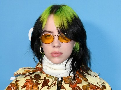 Billie Eilish új frizurájából eltűnt a neon csík, és elképesztően jó a haja most