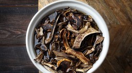 ile gotować grzyby na farsz do pierogów? ten błąd pozbawi je smaku